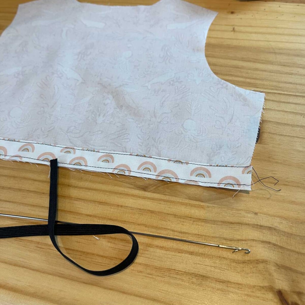 Hinterland Hack-a-thon: Make a V-neck dress with waist darts, elastic back, and widened sleeves 36