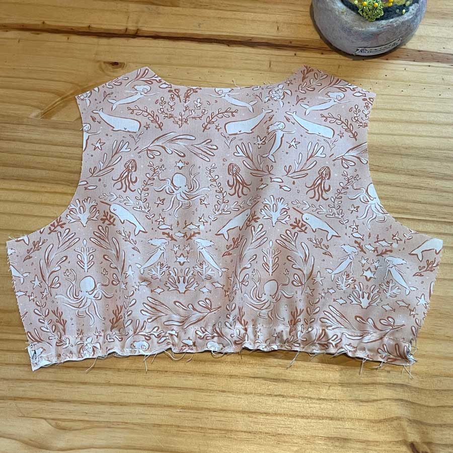Hinterland Hack-a-thon: Make a V-neck dress with waist darts, elastic back, and widened sleeves 40