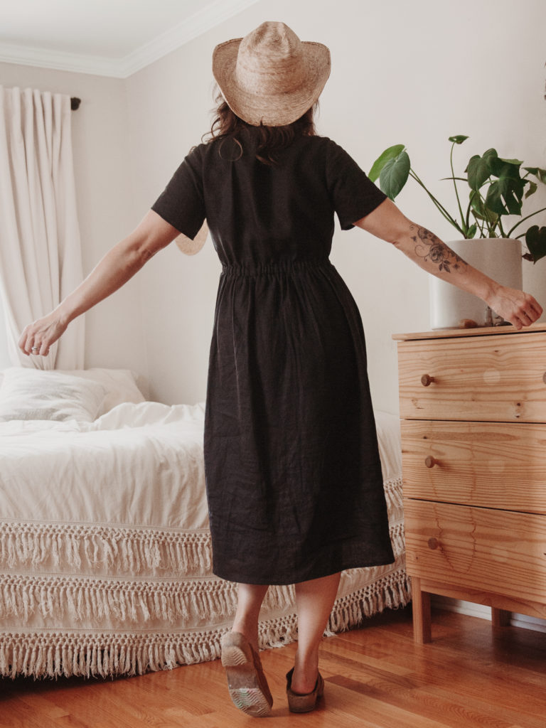 Hinterland Hack-a-thon: Make a V-neck dress with waist darts, elastic back, and widened sleeves 4