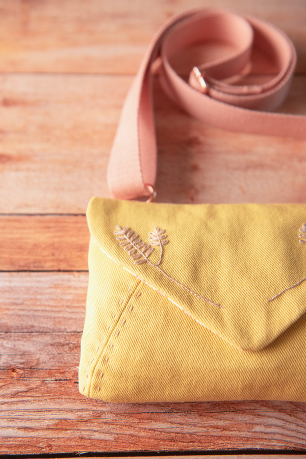 Embroidering the Missive Bag 1 An embroidered Missive Bag sewing pattern with handstitched details.